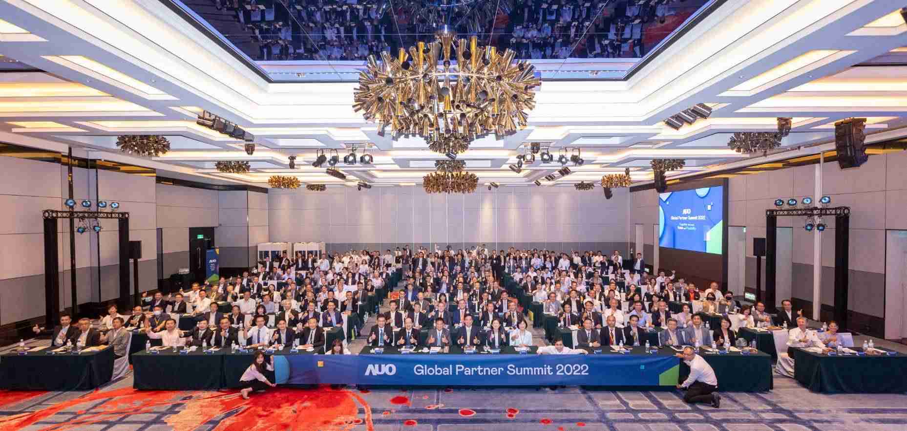 友達推動「安心、、創新、、、用心、、同心、、、盡心」五星職旅，，，為菲籍員工打造全方位照護，，，，首度贏得「人權實踐與發展領袖獎」殊榮