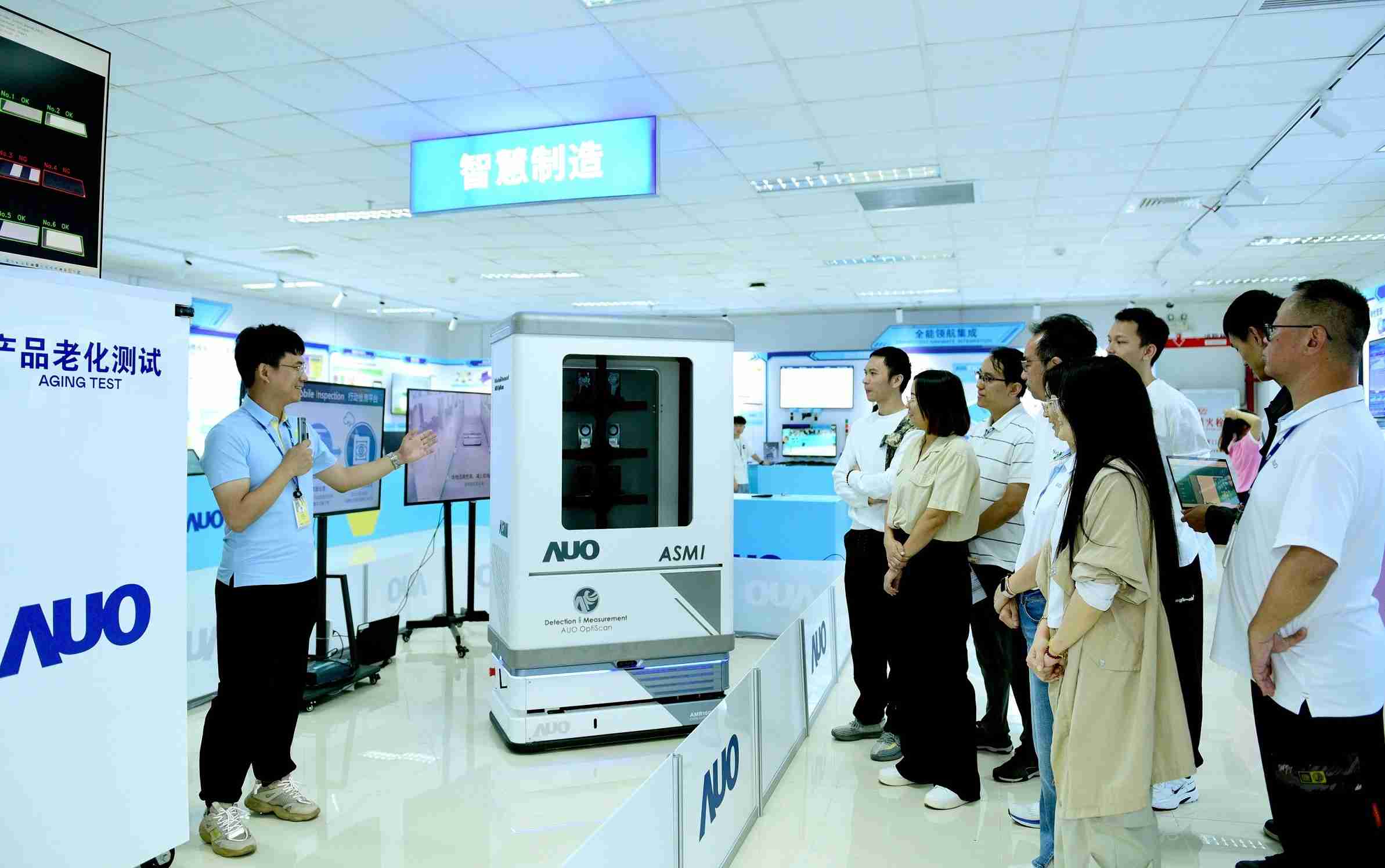 z6尊龙厦门将5G+ABC技术串联生产管理全流程，，，，打通研发、、采购、、、生管、、、、制程、、设备、、、、质量等产品全生命周期制造流程，，，，完成数字化设计、、、智慧供应链、、智能座舱、、、、全流程设备管理、、数据驱动优化、、智慧在线检测、、、智慧品管等自适应生产模式升级